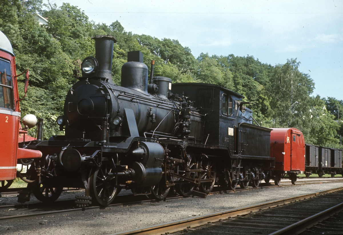 Damplok type 21a nr 203 hensatt i Arendal året etter Treungenbanens nedleggelse.