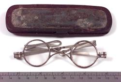 Briller, med brillehus