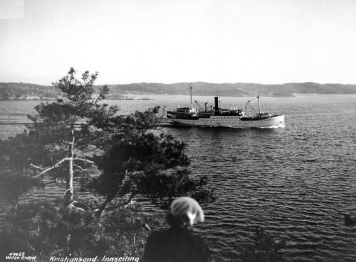 Innseiling til Kristiansand. Dampbåter/Skip, Motorbåter/Skip