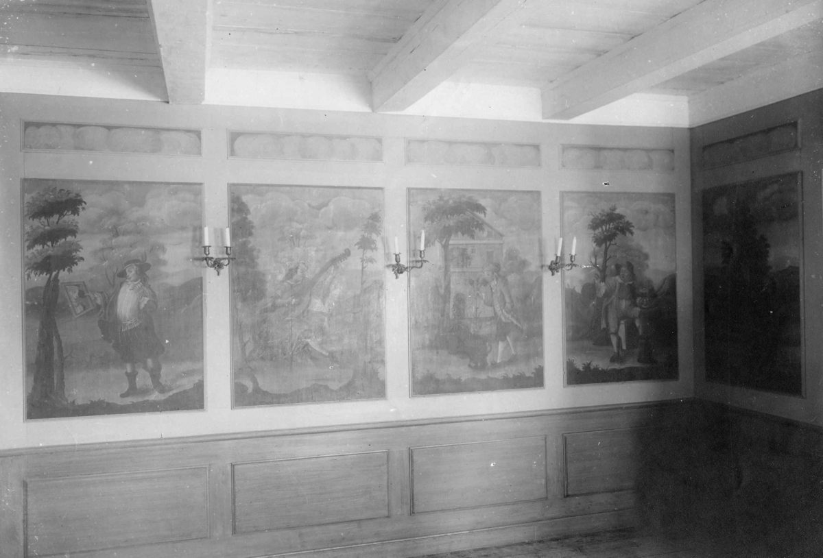 Sammenhengende veggfelter med dekorative malerier malt av Peder Aadnes. Ringebu, Oppland.