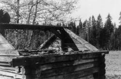 Vilberg, Ullensaker, Akershus 1946. Grisehus under riving. N