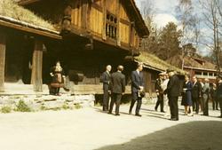 Islands president besøker NF 4/5 1971. Følget i Setesdalstun