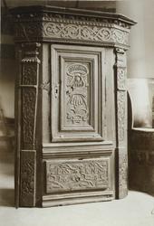 Utskåret hjørneskap merket 1628, Bergen Museum, Bergen, Hord