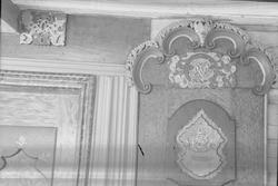 Detaljer på dør og skap i nystuen, Skorem, Drivdalen, Oppdal