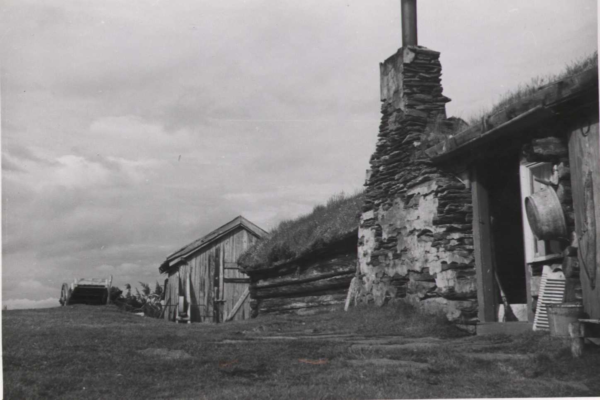 Setertun, Borkhussætra, Oppdal, Sør-Trøndelag. Fra album. 
