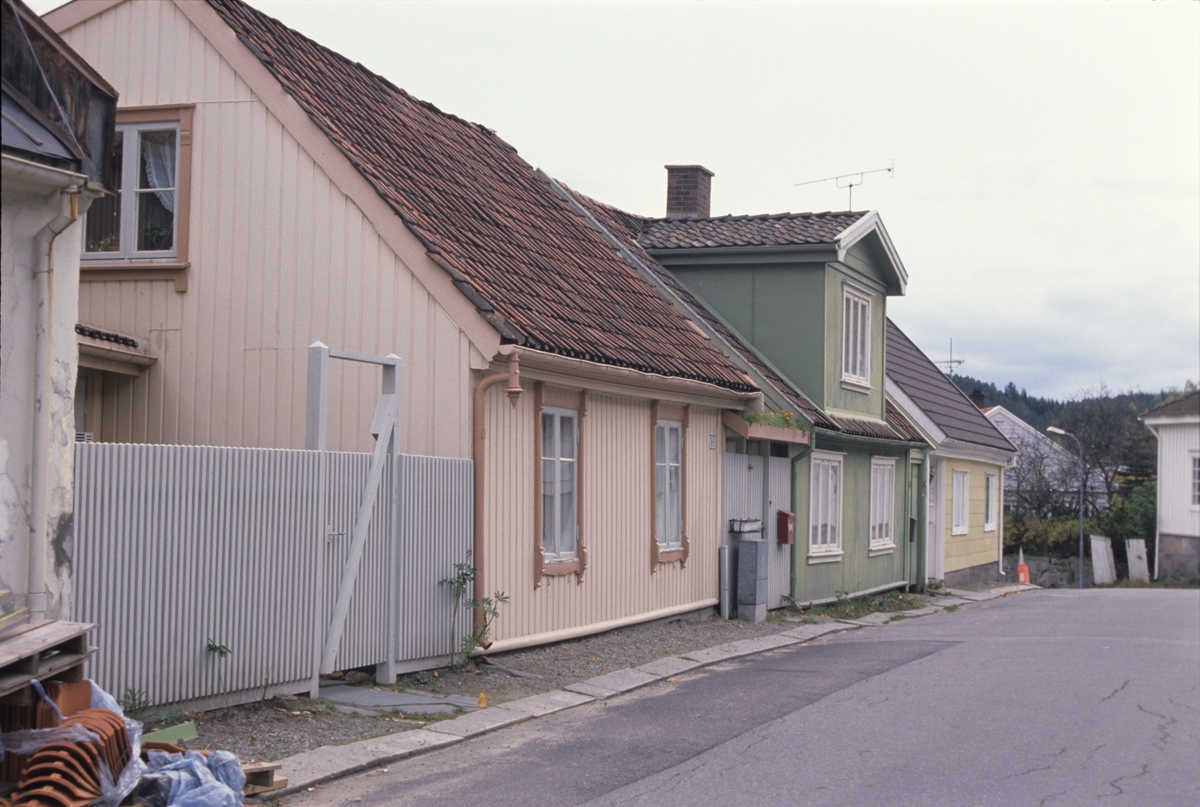 Hus fra 1800-tallet, Sølvgata i Halden. Illustrasjonsbilde fra Nye Bonytt 1989.