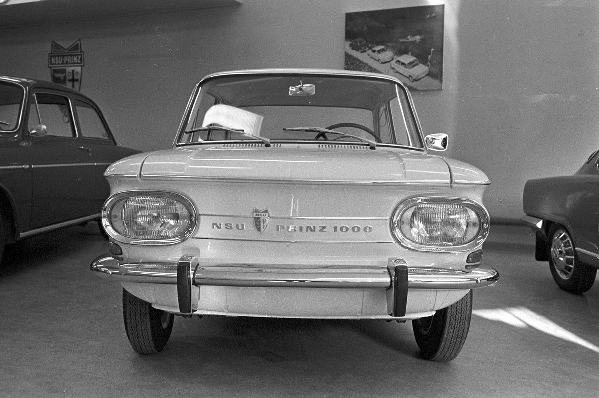 Serie. NSU Prinz 1000, bilinteriør og NSU Prinz butikk. Fotografert mars 1962.