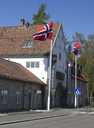 Bergensporten, kopi av stadsporten i Bergen. Inngangen til N