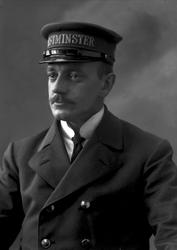 Portrett, mann i uniform. Westminsters Hotels portier, 1915.