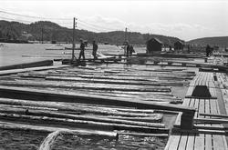 Glomma, juli 1962. Tømmerlense. Glennetangen Lenser i Østfol