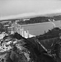 Minnesund, Akershus, november 1951. Minnesundbrua, brubyggin