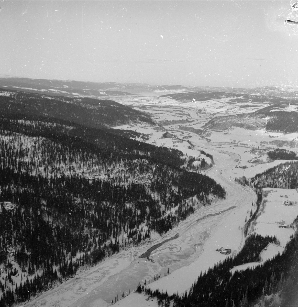 Selbu, Sør-Trøndelag, 29.01.1954. Flyfoto.