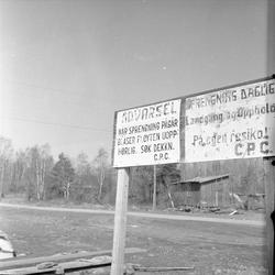 Slemmestad, 04.05.1957, fabrikkområde ved sjøen.