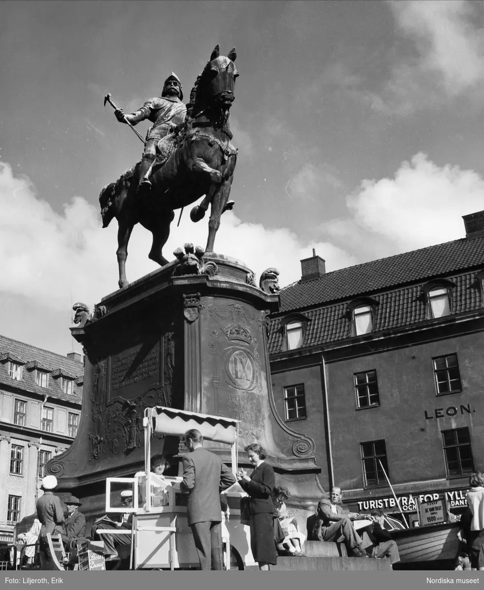 Kung av Sverige, regent 1604-1611