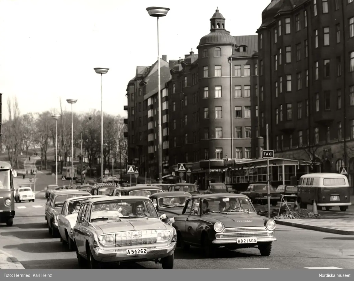 Trafiksituation på Drottningholmsvägen vid Fridhemsplan  med Kronobergsparken i bakgrunden