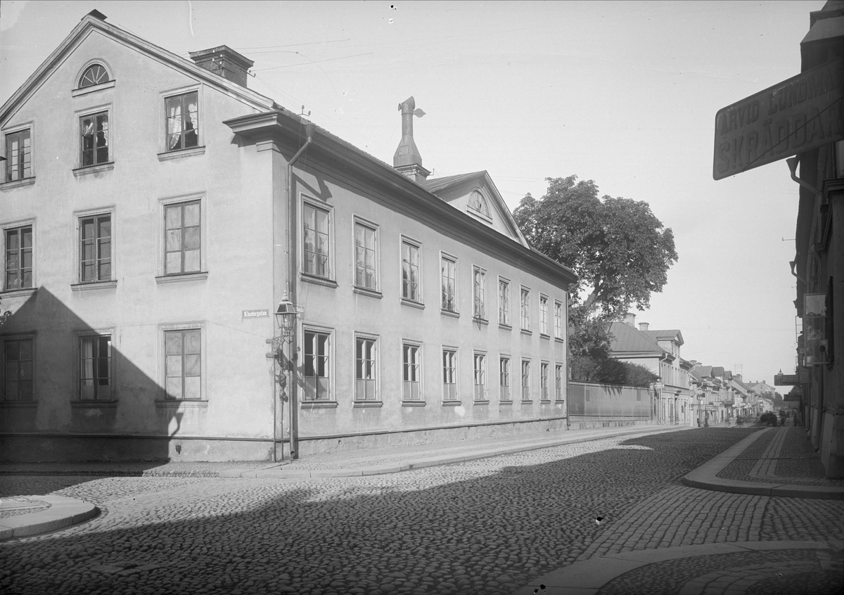 Lindska skolan i gatukorsningen Svartbäcksgatan - Klostergatan, Dragarbrunn, Uppsala 1901 - 1902