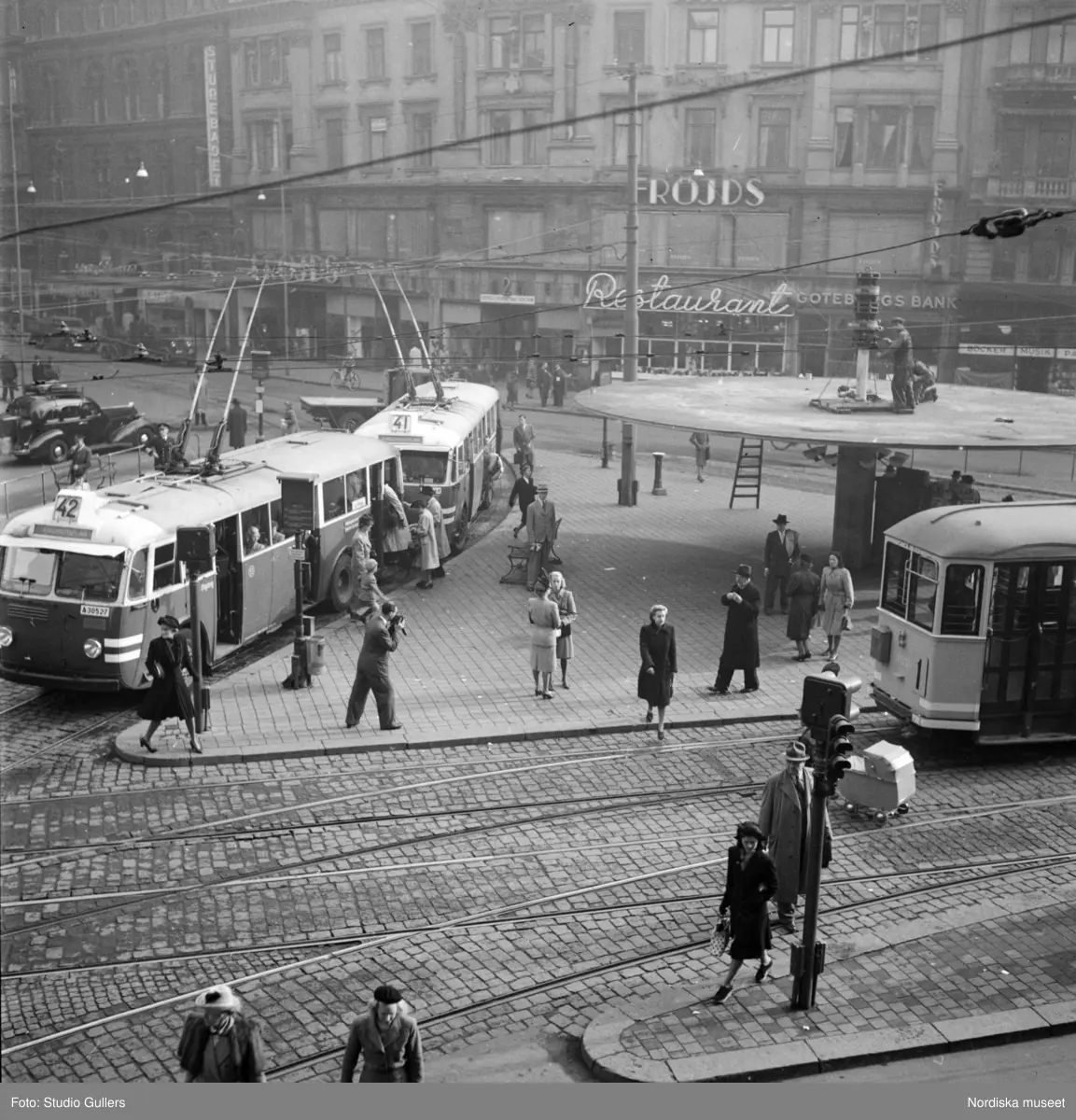 Trafik vid Stureplan, Stockholm. Illustration till 