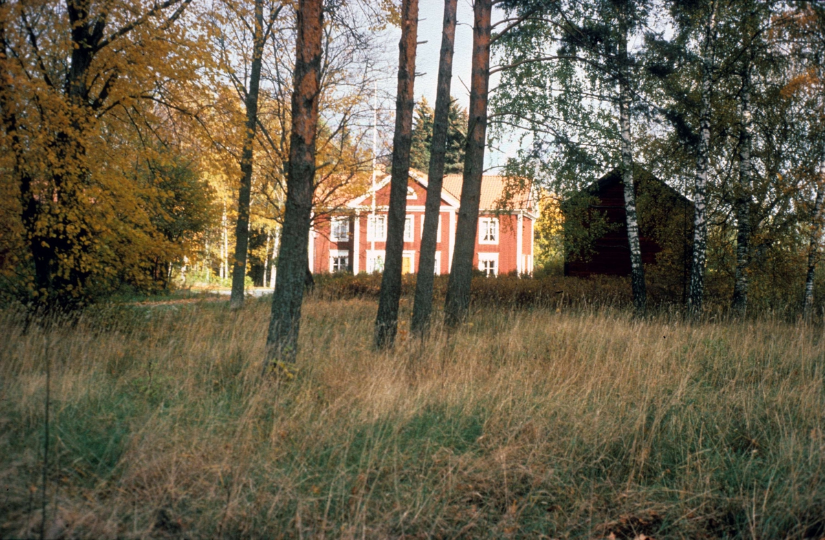 Tillinge prästgård, Tillinge socken, Uppland i oktober 1986