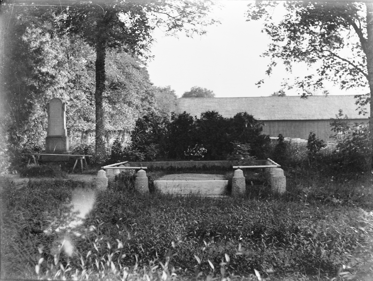 Familjen Brunnbergs grav, Hagby socken, Uppland