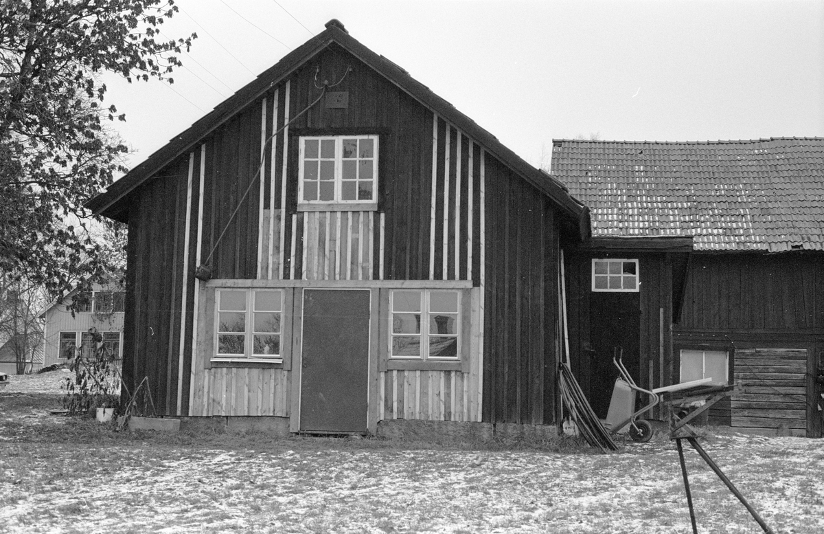 Garage (före detta hönshus), Hagby 1:5, Hagby, Hagby socken, Uppland 1985
