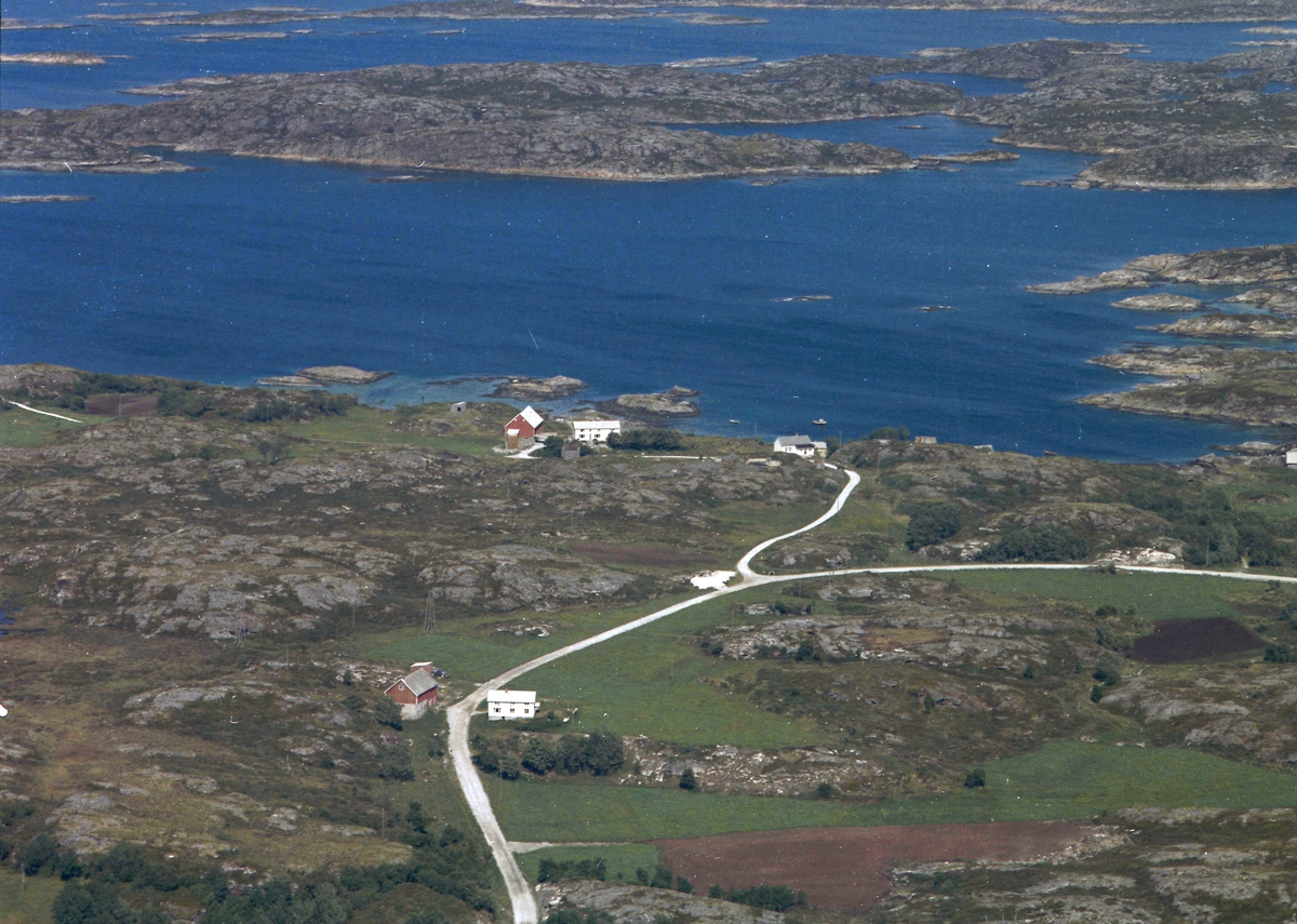 Eiendommene Smågesjøen og Sjøbakken