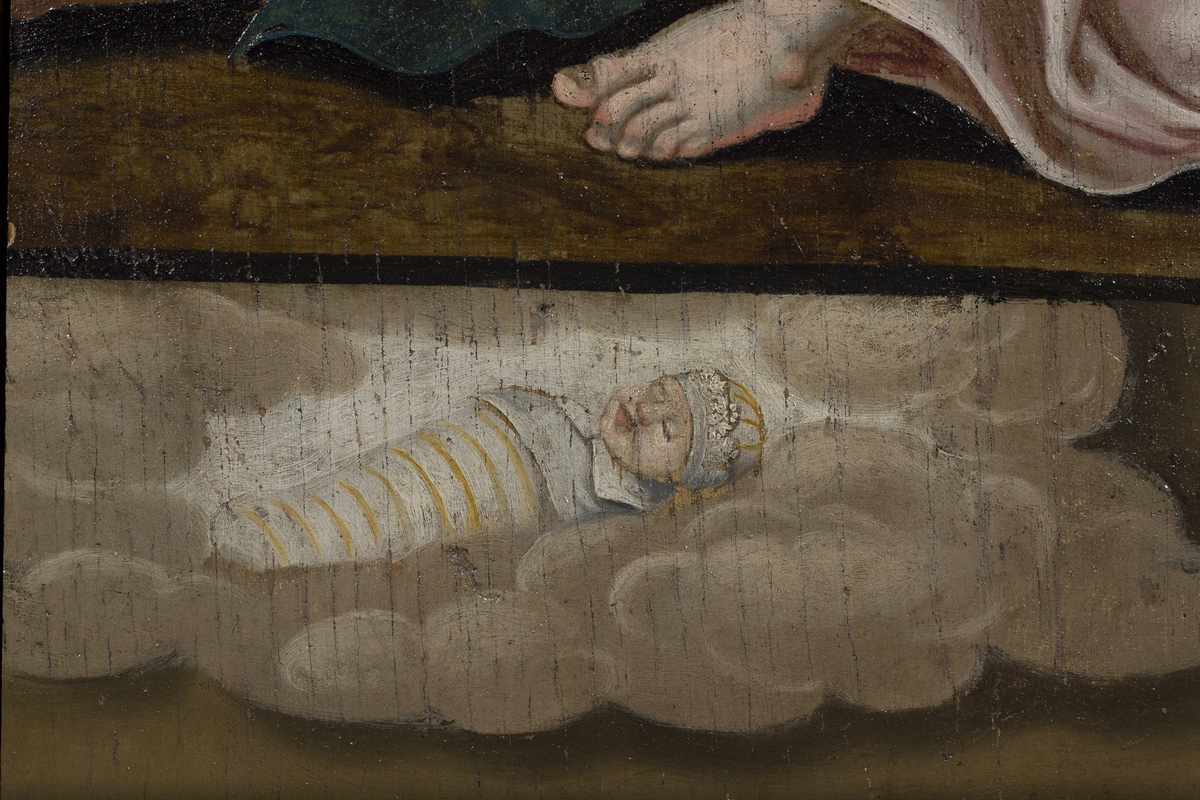 Fra katalogkort:
"Bildet ved innkomsten delvis dekket av sort maling. Behandlet i 1923 av malerikonservator G. Gotaas. Baksiden av platen har vært benyttet som hakkefjel. Rammen delvis fornyet og nå også oppmalt med sort limfarge. Bildet har opprinnelig vært innpasset i større dekorativ ramme. Ukj. opprinnelse og maler, likeså familie, må stamme fra tiden omkring 1650. Adam van Breen sies å ha oppholdt seg i Christiania 1629-42. (Østby: Norsk portretter). 
Sml. epitafium av viseadmiral Jørgen Bjørnsen m.fam. i Holmen k.
Sml. epitafium av Ole Torgersen, prest til Bjørnå, ca. 1637-79, med hustru og 8 barn; særlig pikene har stor likhet. (Roan k.).
Jfr. Grevenor: Norsk malerkunst, s. 175: Adam van Breen?
NF Årsberetning 1923-24."