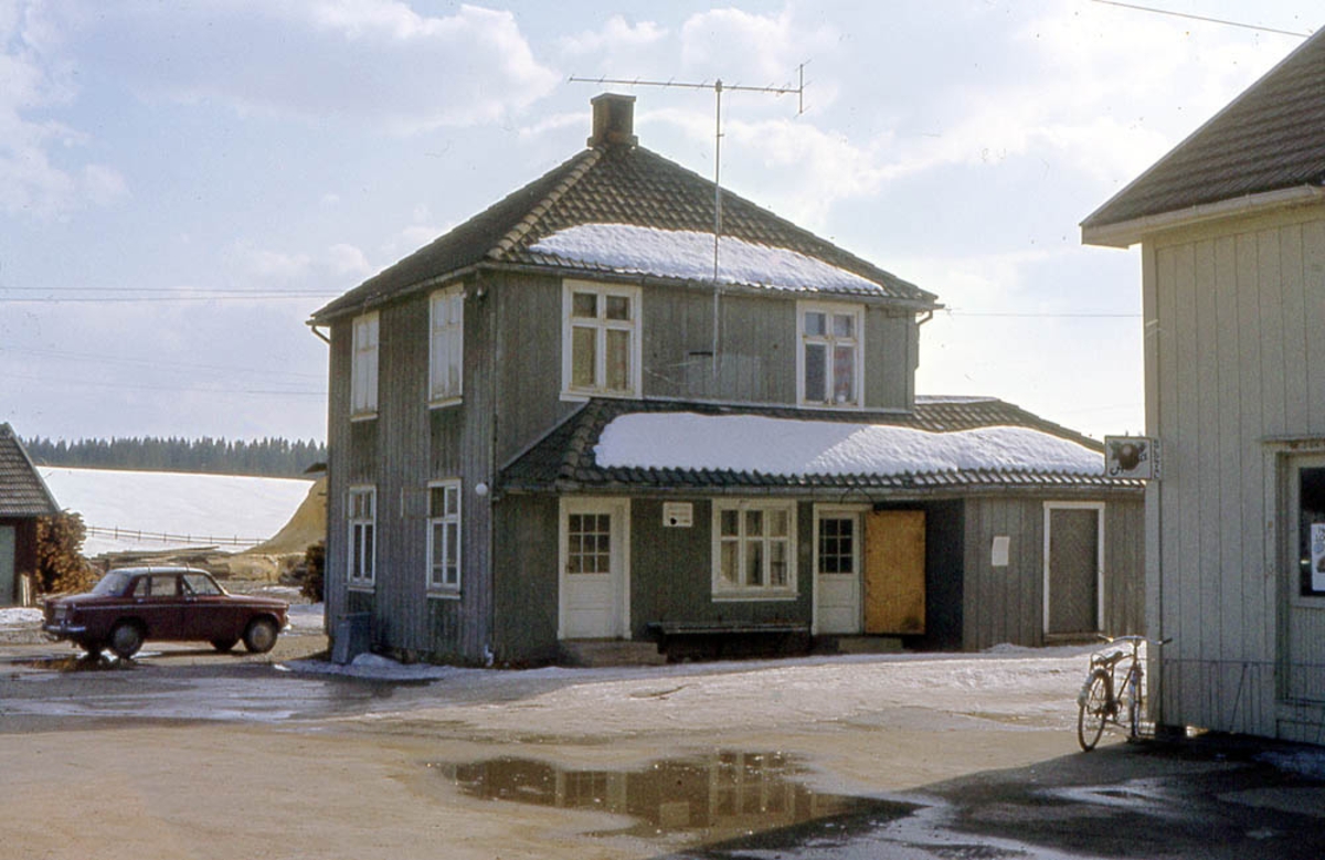 Ved Finstabru stasjon 10 år etter Aurskog-Hølandbanens nedleggelse