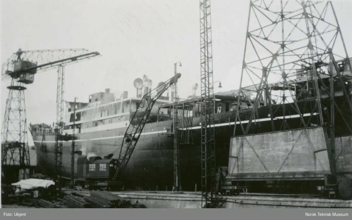 Passasjer- og lastebåten M/S Hai Lee, B/N 463 under bygging på bedding på Akers Mek. Verksted. Skipet ble levert av Akers mek. Verksted i 1934 til Bruusgaard & Kiøsterud, Drammen.