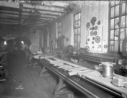 Dreiebenker på Thunes Mekaniske Verksted på Skøyen i Oslo. B