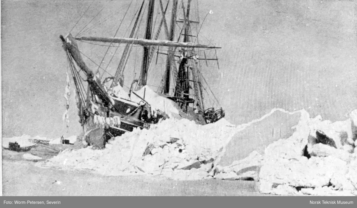 Polarskipet Fram i isen