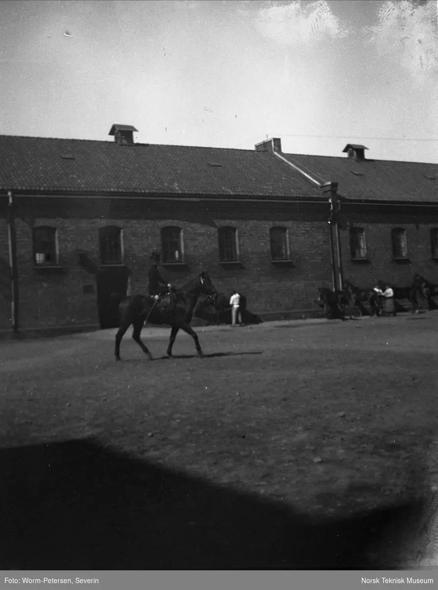 Rytter til hest, forsvarets anlegg Akershus