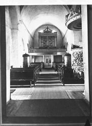 Ringsaker kirke, interiør sett mot altertavlen