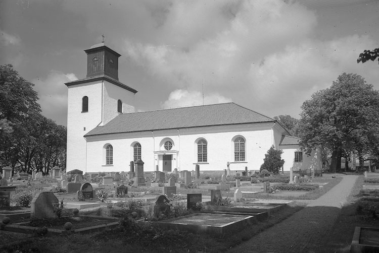 Enligt AB Flygtrafik Bengtsfors: "Tanum kyrka Bohuslän".










