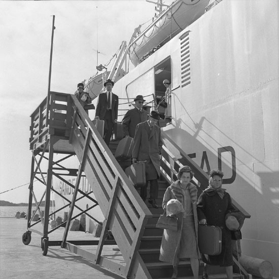 Gästerna anländer till dopet av fartyg 209 M/T Minoru.