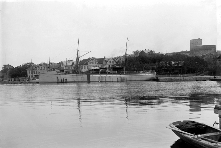 Ångfartyget GADUS vid kaj i Marstrand