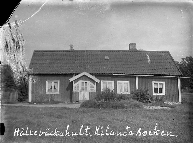 Enligt text på fotot: "Hällebäckahult, Kilanda socken".
