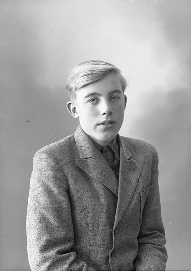 Enligt fotografens journal nr 7 1944-1950: "Karlsson, Ingvar Här".
