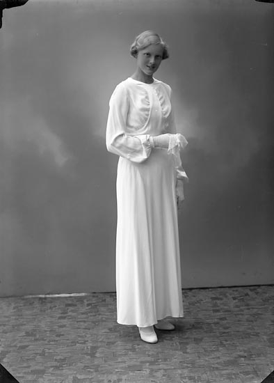 Enligt fotografens journal nr 6 1930-1943: "Löthgren, Fr. Margareta Aschebergsg. 39".