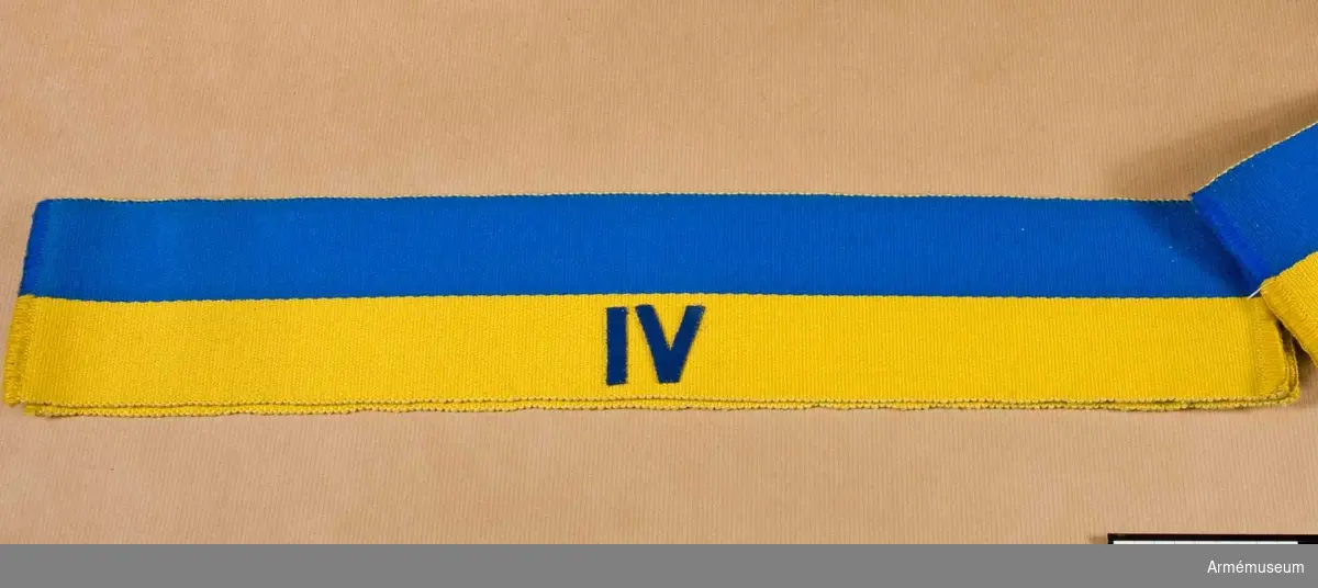 Grupp C I.
En av 4 st armbindlar m/1898 för fältpolisen, blå och gul. Märkt IV.