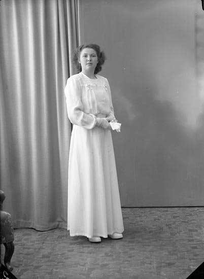 Enligt fotografens journal nr 7 1944-1950: "Nyström, Mary Röds egendom Ödsmål".