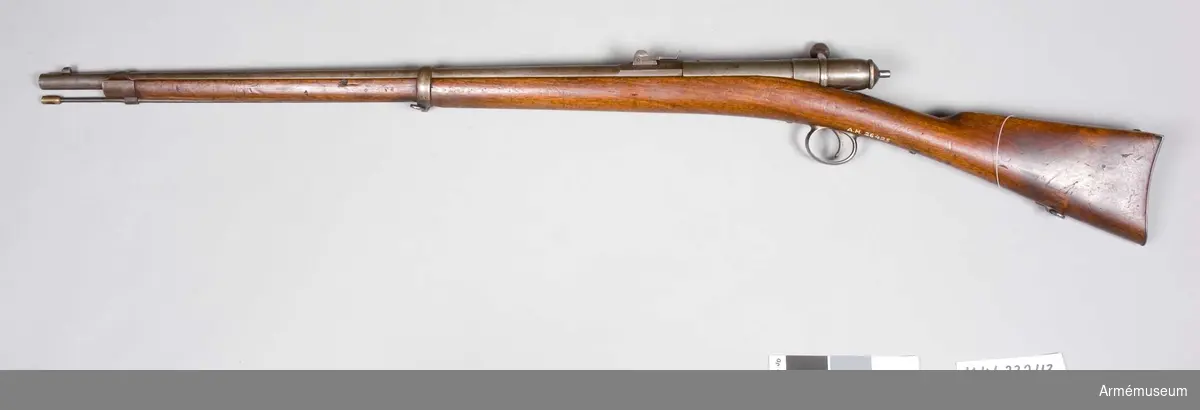 Grupp E II.
Enligt uppgift av J Alm skall geväret vara m/1871 Schweiz, enkelladdare. Geväret skiljer sig väsentligt från geväret m/1871 i huvudsak genom sin förminskade storlek och är enkelladdare.På pipans bakre del står fabriksnummer 3978.