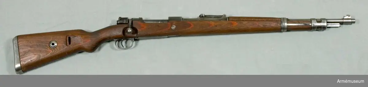 Grupp E II.
Kort gevär m/1898, Tyskland. Kolven av lamellträ.