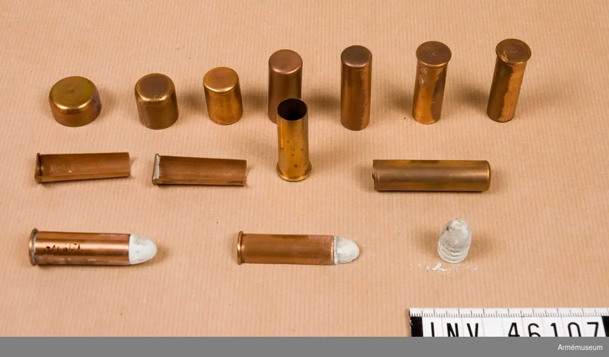 Grupp E V.
Till 12 mm gevär m/1867 och karbin m/1870, 1864-1868-1885,  framställd i olika stadier i tillverkningen
