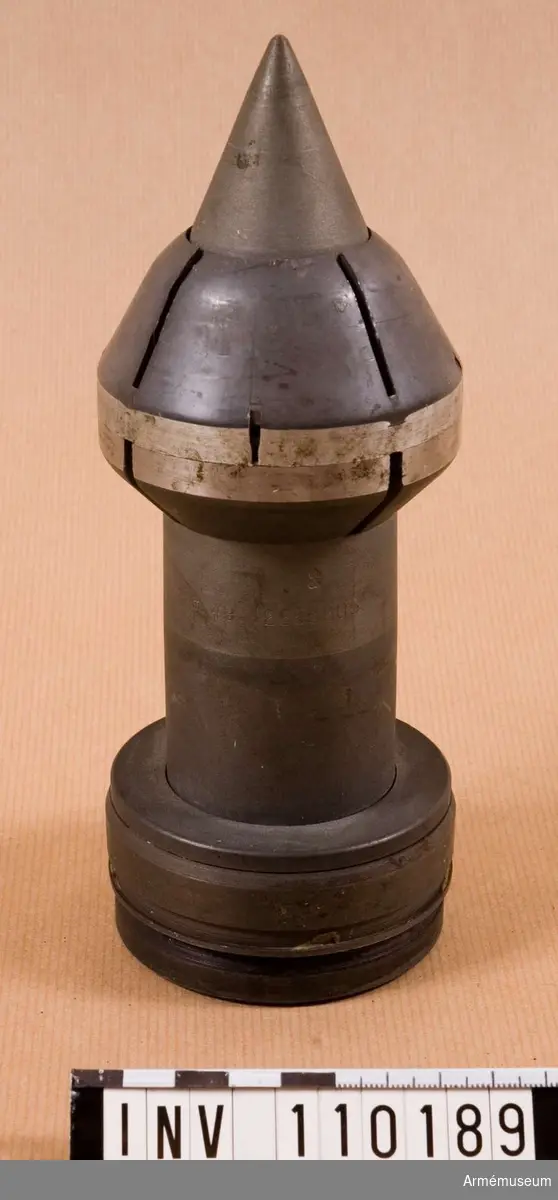 7,5 cm/50 mm spårljuspansarprojektil m/1949