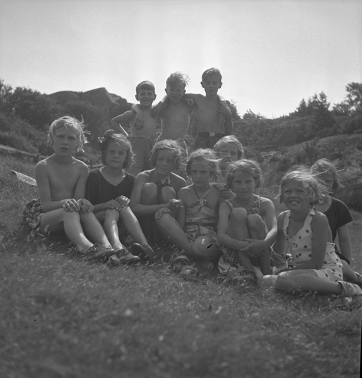 Text till bilden: "Skår. Skövdes barnkoloni sommaren 1939".