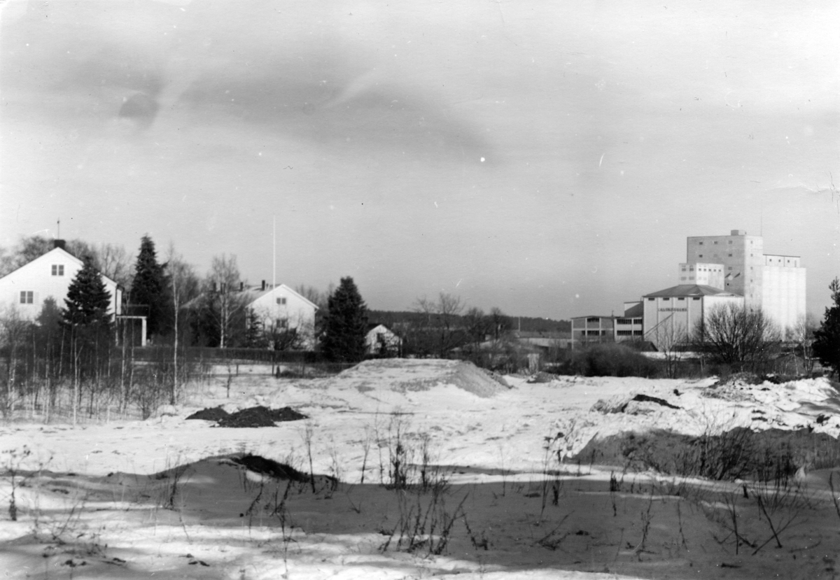Enköping, lasarettsområdet, från Gröngarnsåsen, mot nordost, februari 1955