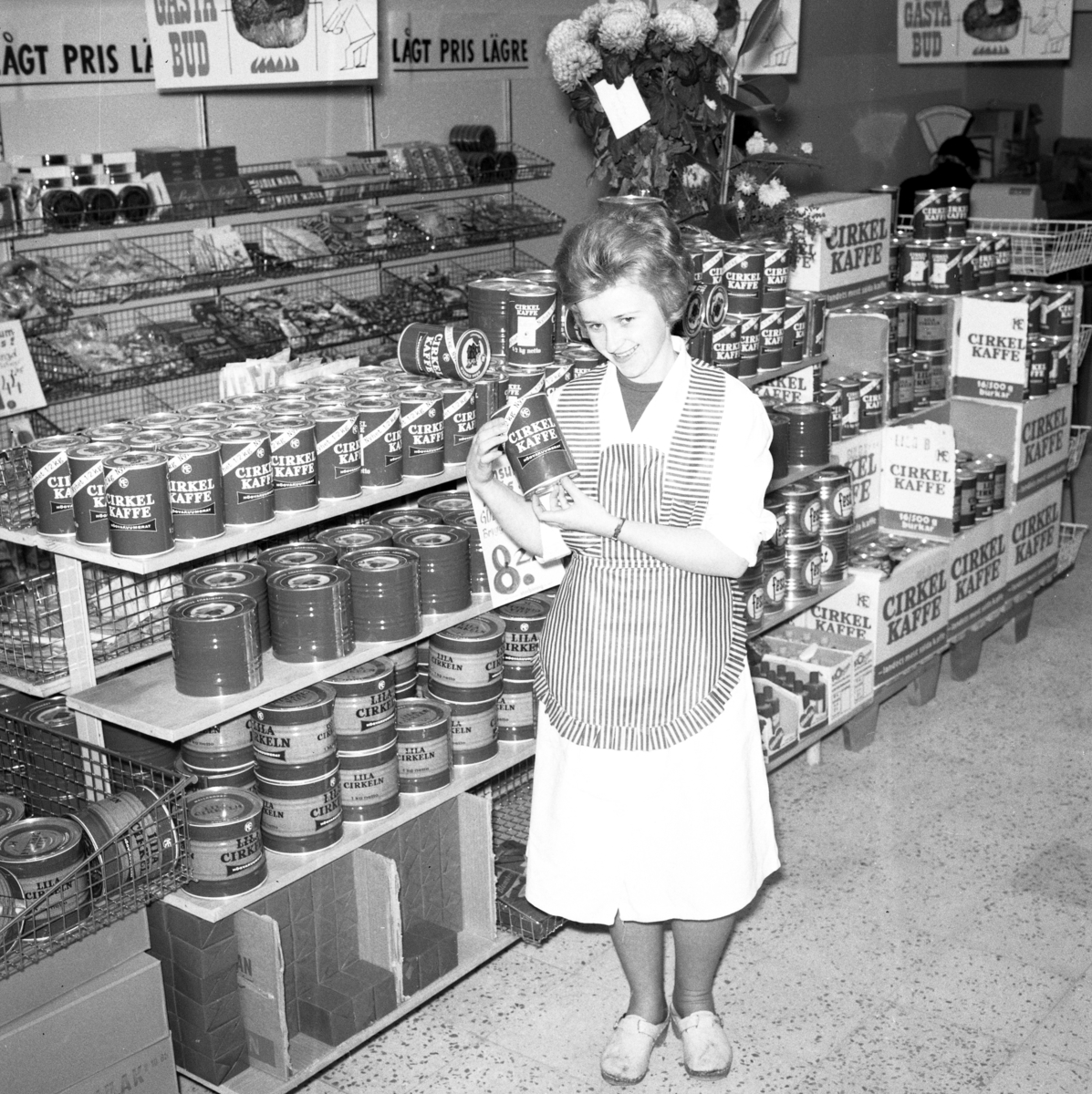 Personal i Konsumbutiken Skotten på Råslätt den 5 november 1963.