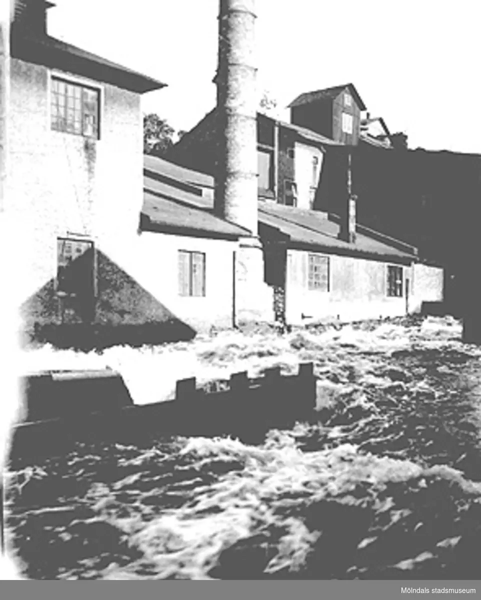 Soabs anläggningar på norra sidan uppströms Forsebron (Mölndalsfallen) ca 1920.