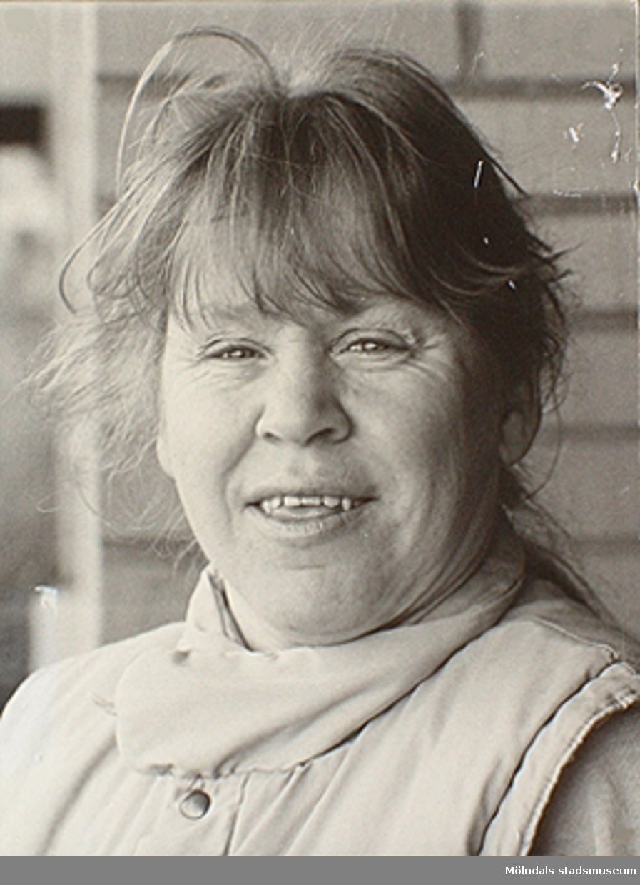 Bild av Inga-Lill Lipovsék, 48 år, som användes vid utställningen "Är du inte riktigt klok?" på Mölndals museum 1990.