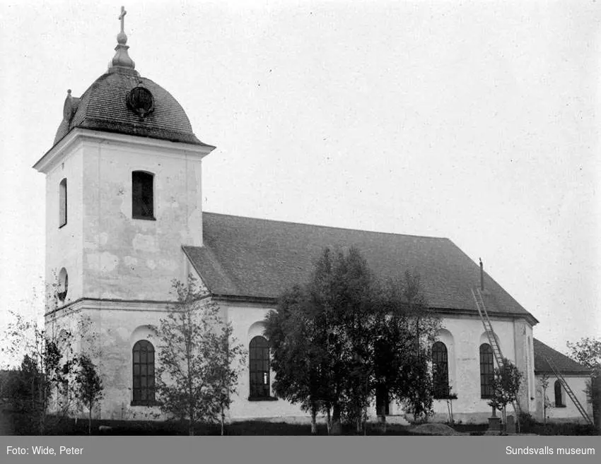 Selångers kyrka från söder.